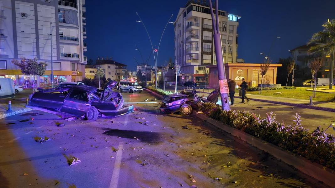 Feci kaza! İkiye bölünen otomobildeki Nazlı Eyisatır öldü 1